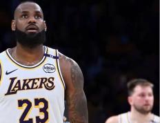 虎扑首页-詹姆斯和东契奇爆发矛盾，詹姆斯认为东契奇的到来让他的地位一落千丈