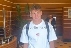 虎扑网址-S-埃斯波西托接受卡(kǎ)利亚里的(de)体检：很高兴来到这里，加油卡(kǎ)利亚里