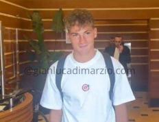 虎扑网址-S-埃斯波西托接受卡(kǎ)利亚里的(de)体检：很高兴来到这里，加油卡(kǎ)利亚里