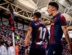 虎扑下载-西甲-莱万特2-4巴萨：莱万特有想法，莱万可以上场了|前瞻