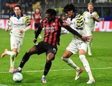 虎扑首页-AC米兰2-2帕(pà)爾(ěr)马 莱奥建功