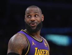 虎扑平台-杜(dù)兰特和哈登激活里程碑！詹姆斯被歌颂！因爲(wèi)他(tā)独一档！