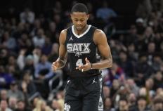 虎扑下载-圣安东尼奥马刺续约达龙福克斯，薪(xīn)水或有变动