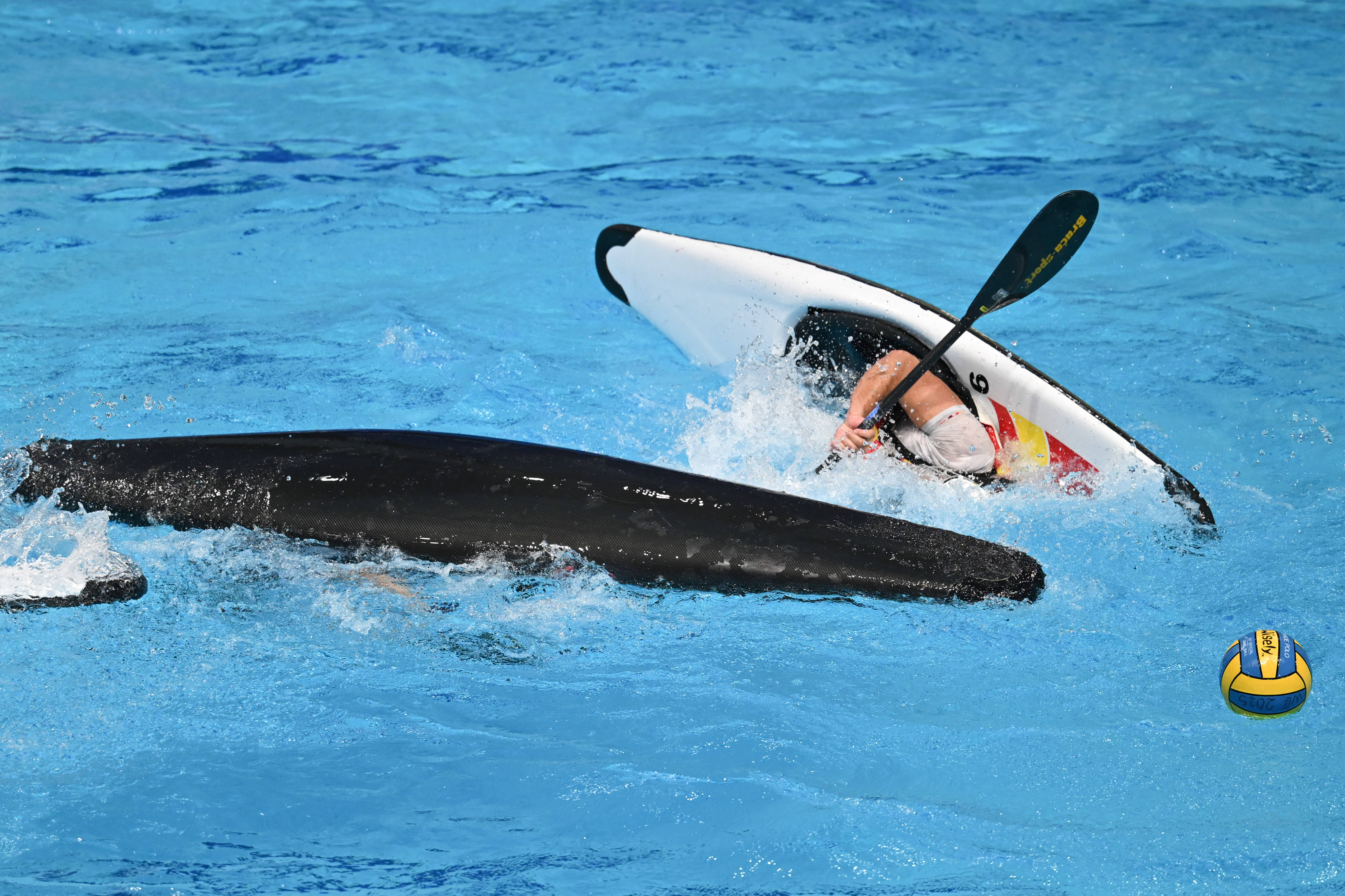 虎扑平台-（成都世运会）皮艇球——男子第5-8名安慰赛半决赛：中国队不敌西班牙队