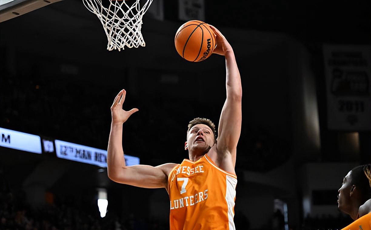 虎扑社区-波兰内线新秀签约费城76人，或缺席欧洲杯