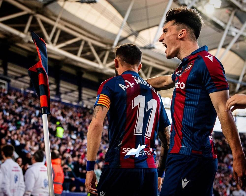 虎扑下载-西甲-莱万特2-4巴萨:莱万特有想法,莱万可以上场了|前瞻