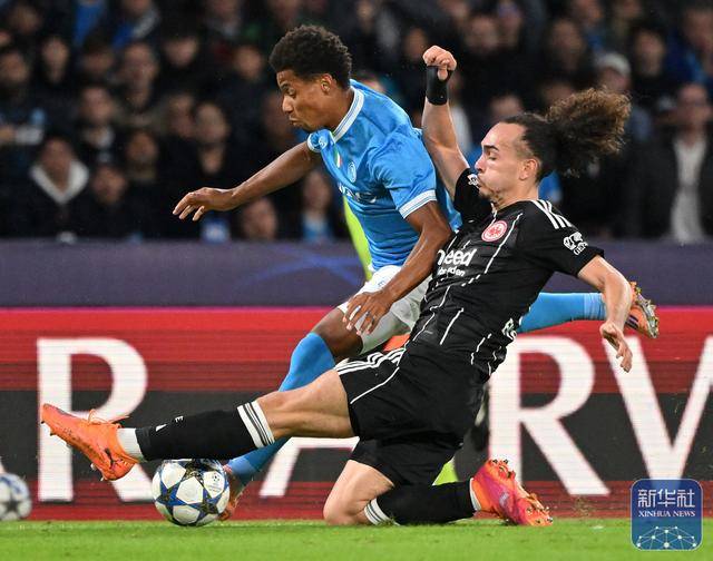 虎扑NBA-足球丨欧冠：那不勒斯平法兰克福