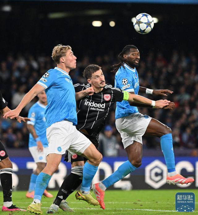 虎扑NBA-足球丨欧冠：那不勒斯平法兰克福