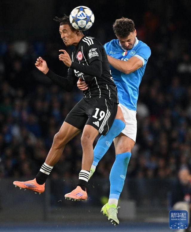 虎扑NBA-足球丨欧冠：那不勒斯平法兰克福