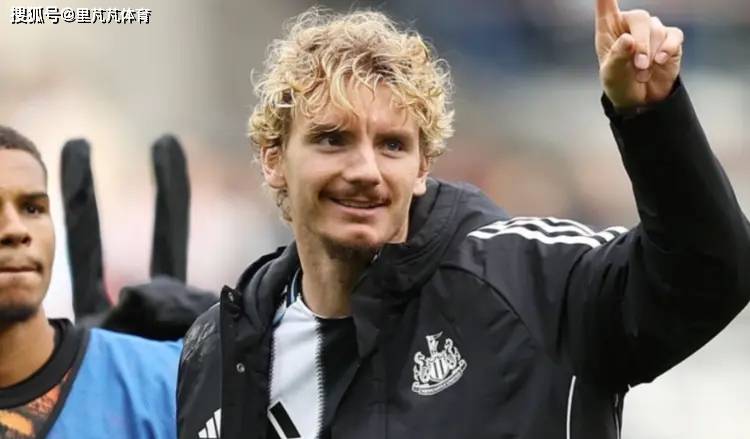 虎扑下载-双输买卖？伊萨克1.45亿加盟利物浦无战功，纽卡买入几人也很一般