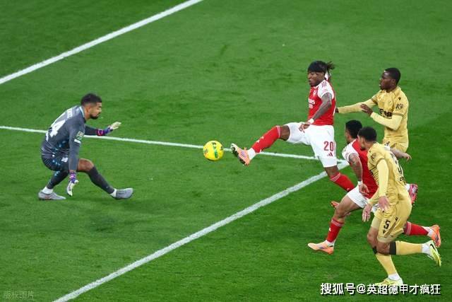 虎扑平台-阿森纳马杜埃凯没球踢！德甲四剑客拯救利物浦苟胜副班长狼队！