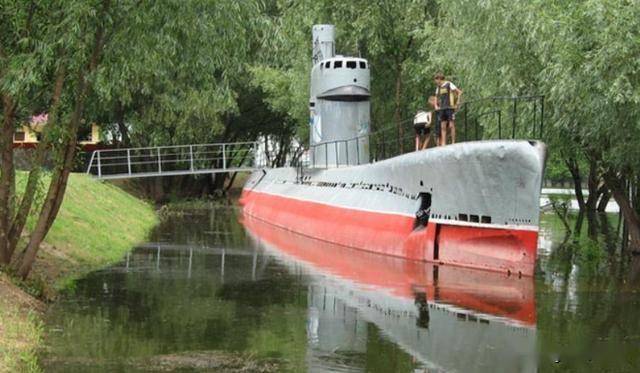 虎扑app-M-261型潜艇(tǐng)，A615项目（囌(sū)联）纪念碑，位于俄罗斯(sī)克拉斯(sī)诺达尔
