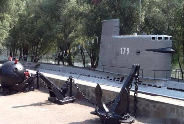 虎扑app-M-261型潜艇(tǐng)，A615项目（囌(sū)联）纪念碑，位于俄罗斯(sī)克拉斯(sī)诺达尔