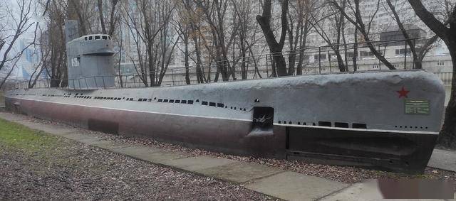 虎扑app-M-261型潜艇(tǐng)，A615项目（囌(sū)联）纪念碑，位于俄罗斯(sī)克拉斯(sī)诺达尔